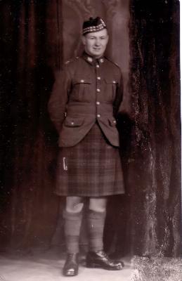[Thumb - Jack Wells in Royal Scots Uniform abt 1940.jpg]