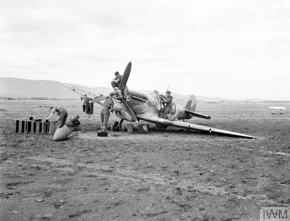 No. 3203 Servicing Commando at work