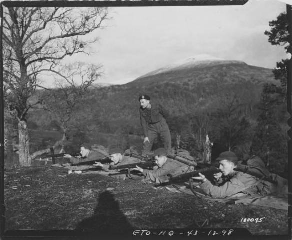 Lt Derek Burr instructing American Rangers at Achnacarry 